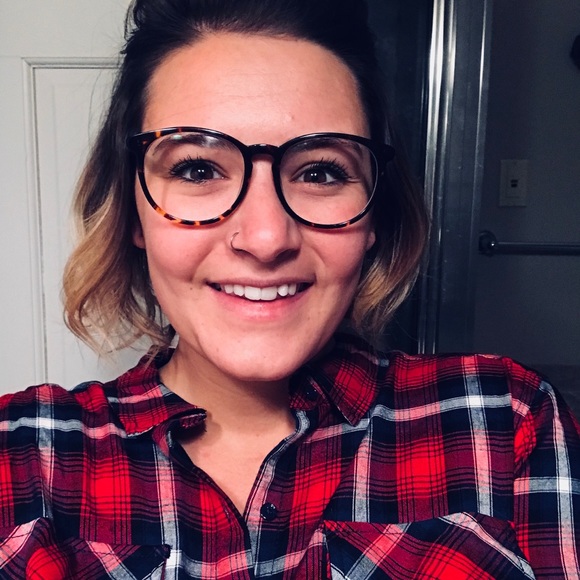 Meet your Posher, Taylor - Picture 1 of 1